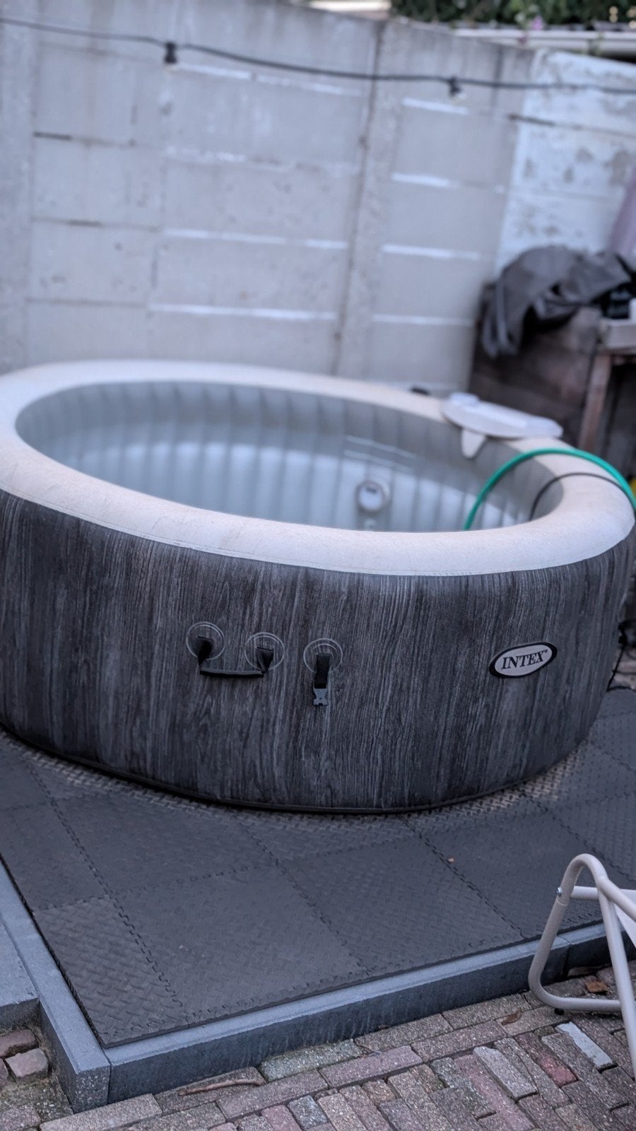 Intex Lay-Z-Spa Opblaasbare Jacuzzi (ZONDER POMP), Tuin en Terras, Ophalen, Gebruikt, Rond, Opblaaszwembad