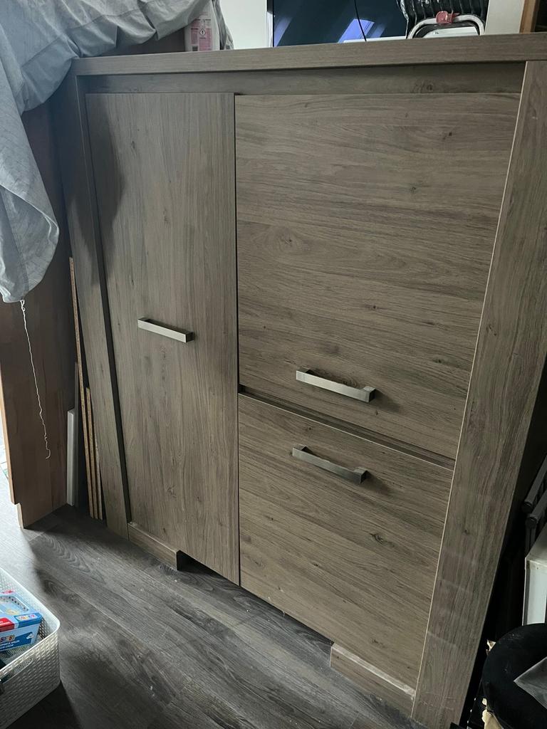 Houten kast met deuren en schappen, Ophalen