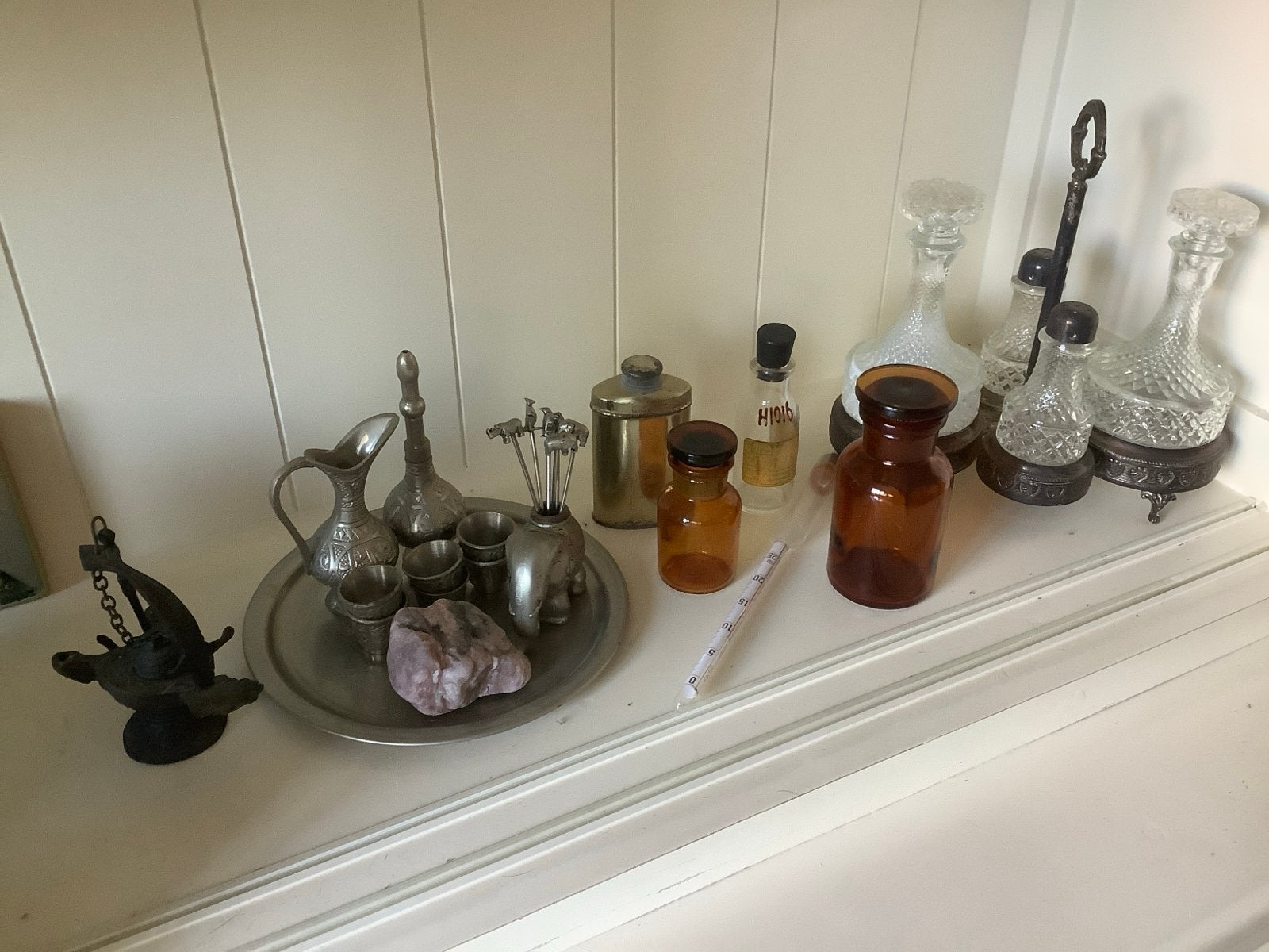Diverse decoratieve items: flessen, kannen en meer, Ophalen