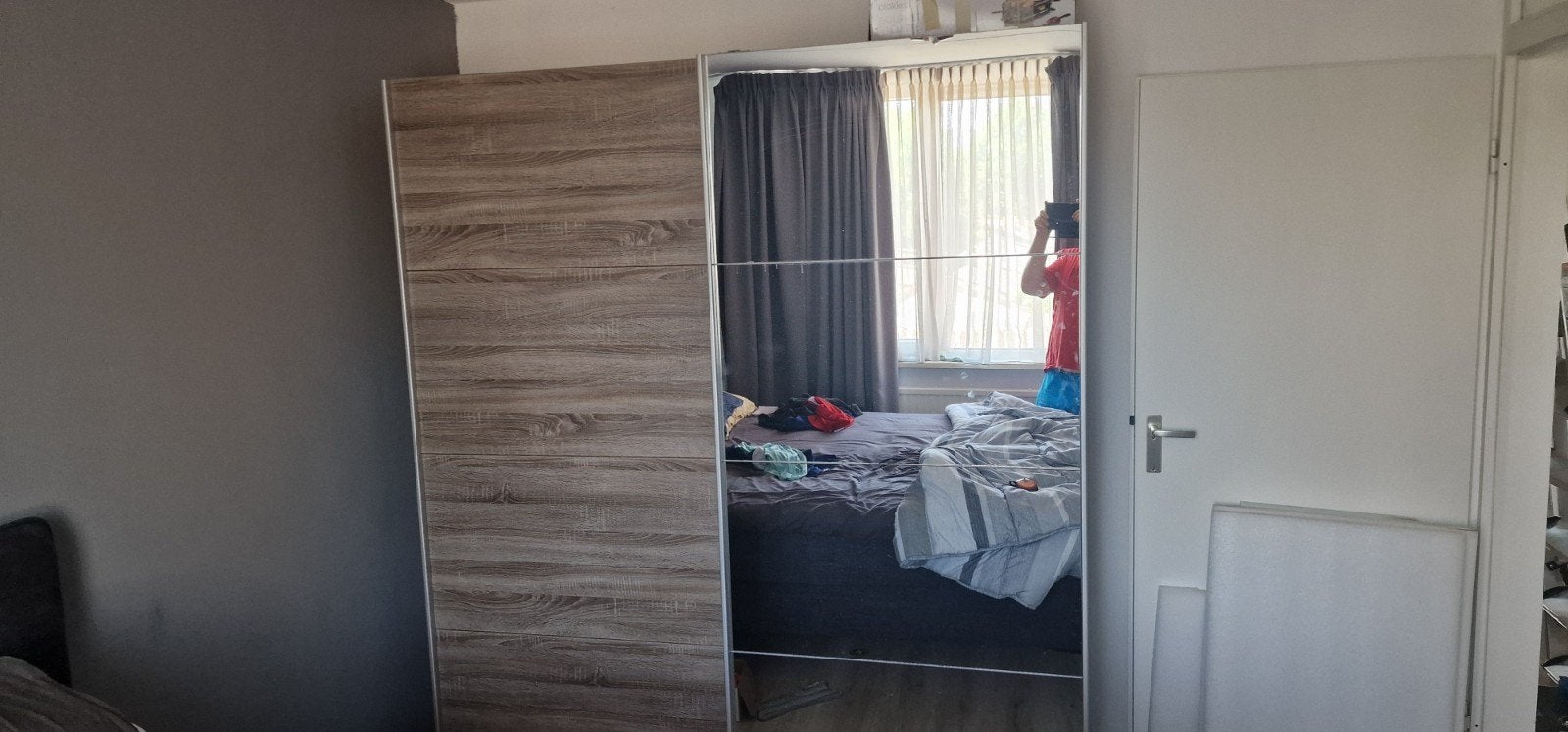 Kledingkast met schuifdeuren en spiegel, Huis en Inrichting, Kasten | Kledingkasten, Gebruikt, 150 tot 200 cm, Ophalen of Verzenden