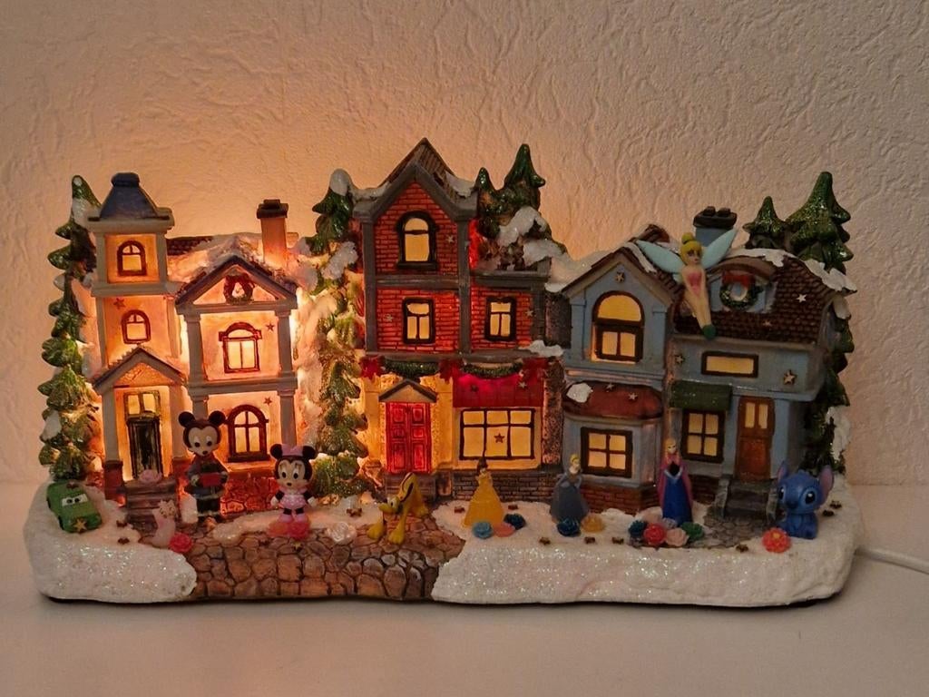 Prachtig kerstdorp

met o,a minnie,mickey,prinsessen.stitch., Ophalen of Verzenden, Nieuw