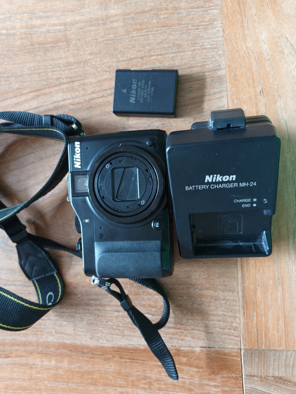 Nikon Coolpix P7000 + Oplader, Audio, Tv en Foto, Fotocamera's Digitaal, Ophalen of Verzenden, Nikon, 8 keer of meer
