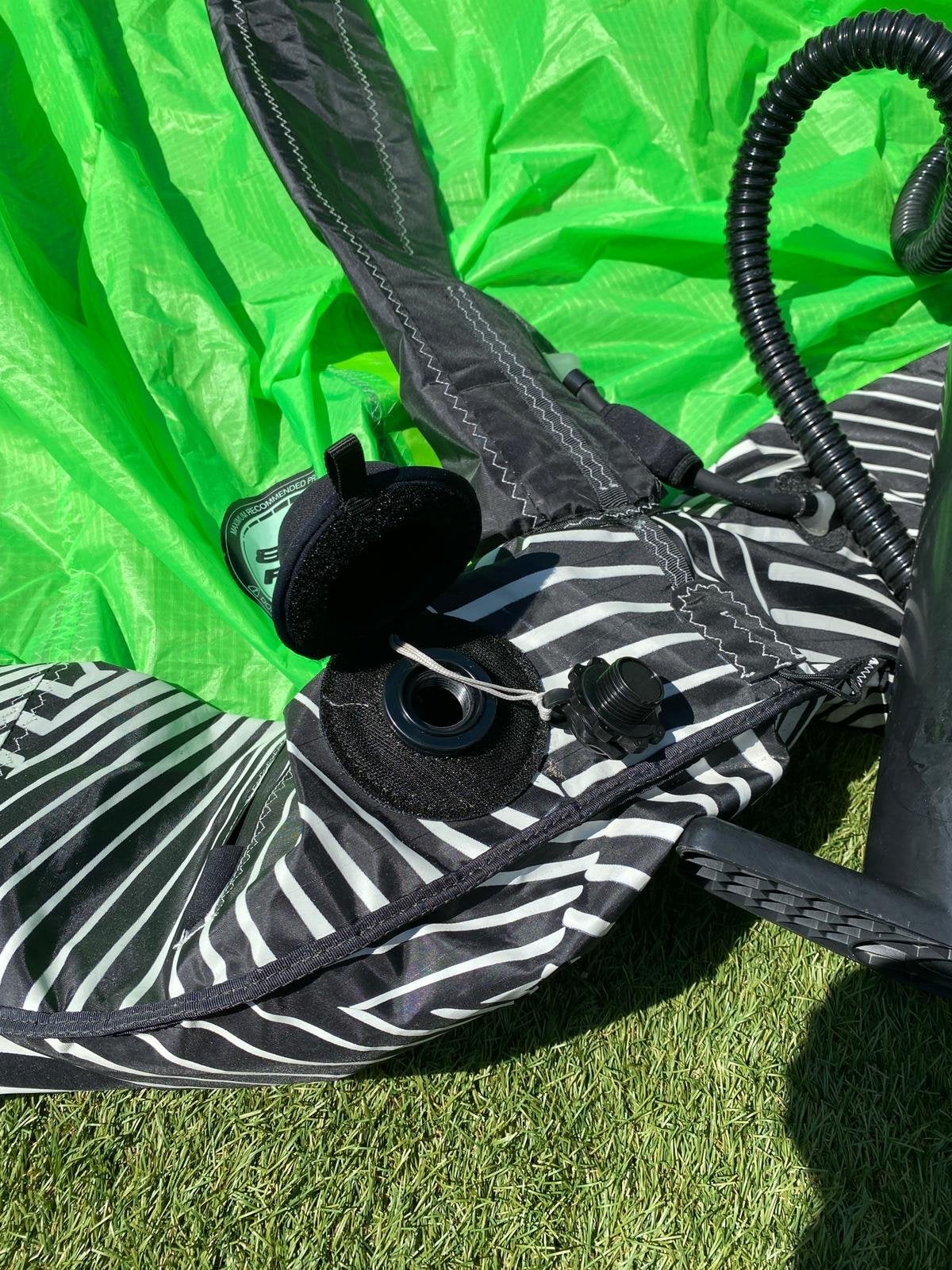 Complete Kitesurf Set: Gong Freewave 10.2 Kite, Board, Trape, Watersport en Boten, Kitesurfen, Gebruikt, Kitesurf-set, Twintip