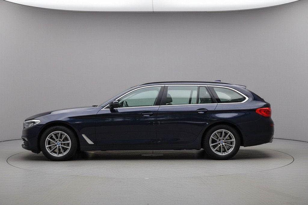 BMW 5 Serie Touring 540i xDrive Executive / BTW / Individual, Auto's, BMW, Stof, Gebruikt, Euro 6, 2000 kg