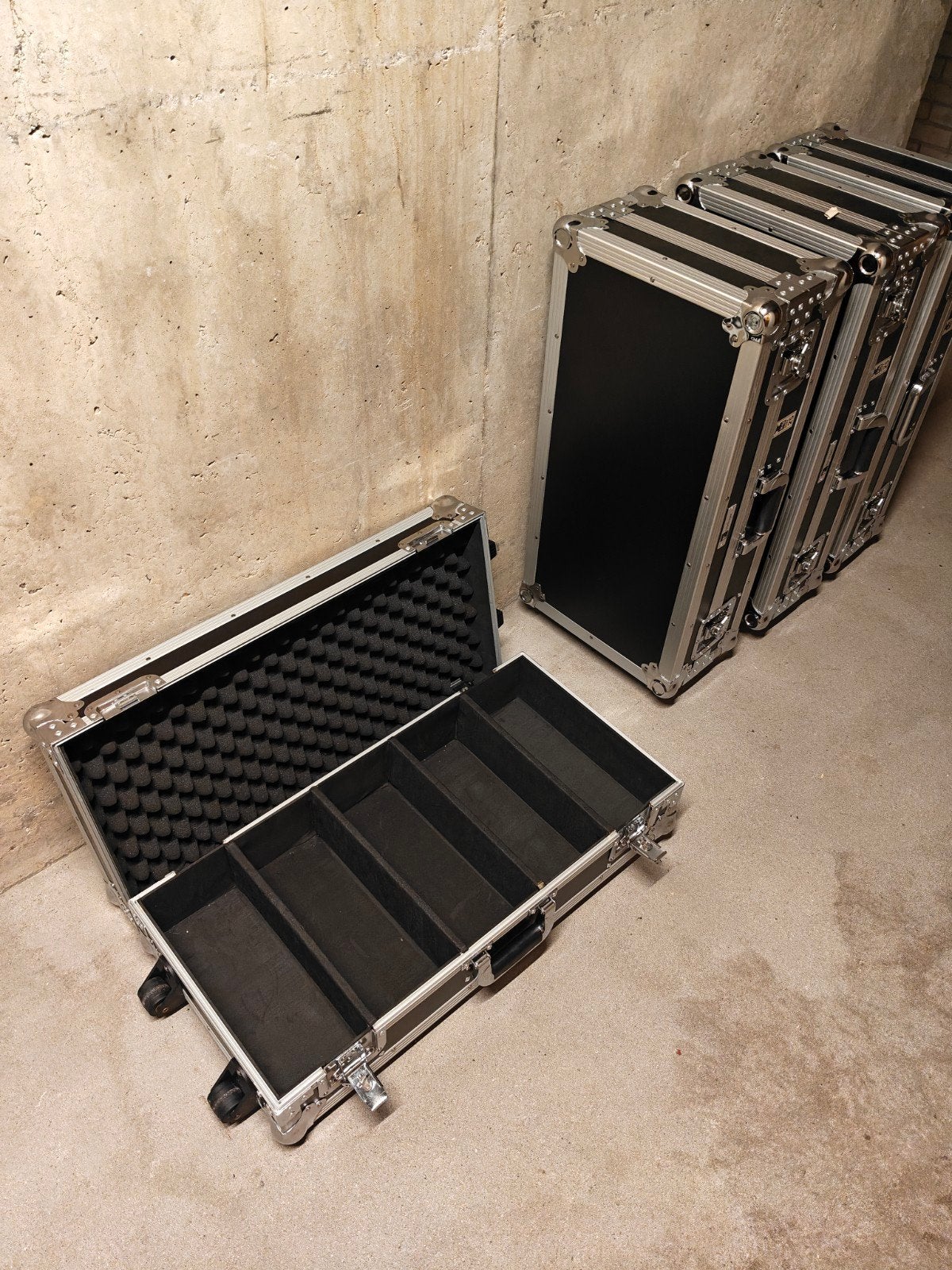 Roadinger Flightcase met wielen en vakverdeling, Ophalen of Verzenden, Gebruikt, Overige instrumenten, Flightcase