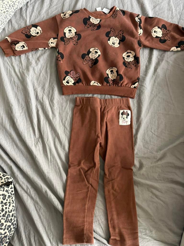 Minnie mouse joggingpak 98/104, Ophalen of Verzenden, Zo goed als nieuw, Meisje
