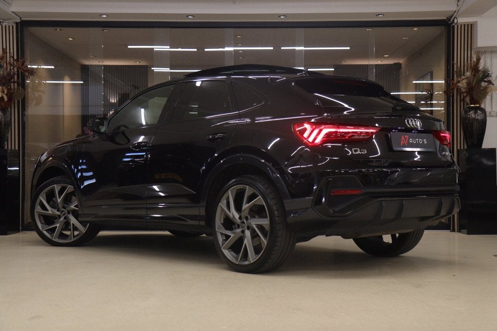 Audi Q3 Sportback 45 TFSI e 3X S-Line PANO/CAM/BLINDE/ACC/ME, Gebruikt, 150 pk, Zwart, Plug-in hybride