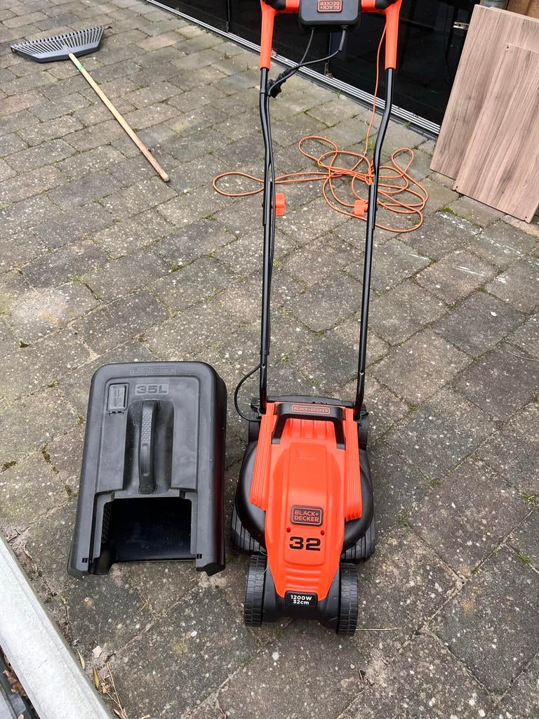 Elektrische grasmaaier Black+Decker, Tuin en Terras, Grasmaaiers, Ophalen, Cirkelmaaier, Elektrische grasmaaier, Zo goed als nieuw