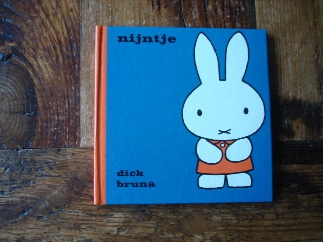 kleuter,04(1330) nijntje, van dick bruna. Midden in een, Ophalen of Verzenden, Zo goed als nieuw, Fictie algemeen