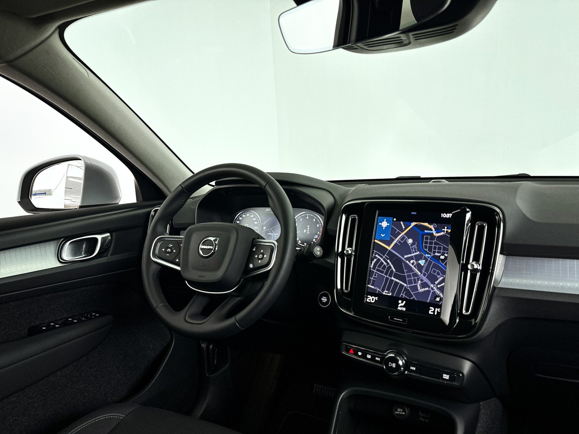 Foto 3 van Volvo XC40 T2 Momentum | Parkeercamera | Cruise control | Na