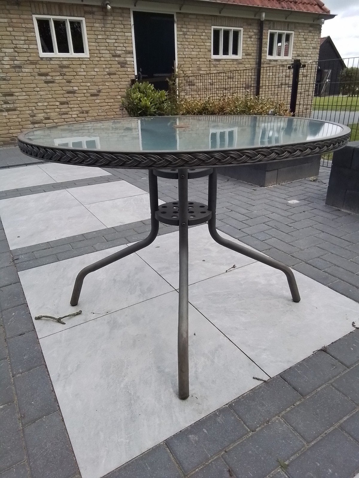 Ronde terras tafel met glasplaat, Tuin en Terras, Ophalen, Rond