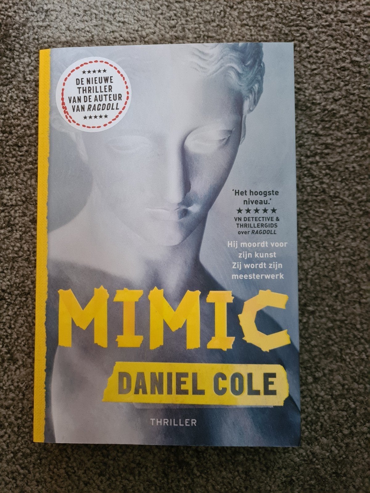 Mimic - Daniel Cole - Thriller, Ophalen of Verzenden, Zo goed als nieuw, Daniel Cole, Nederland