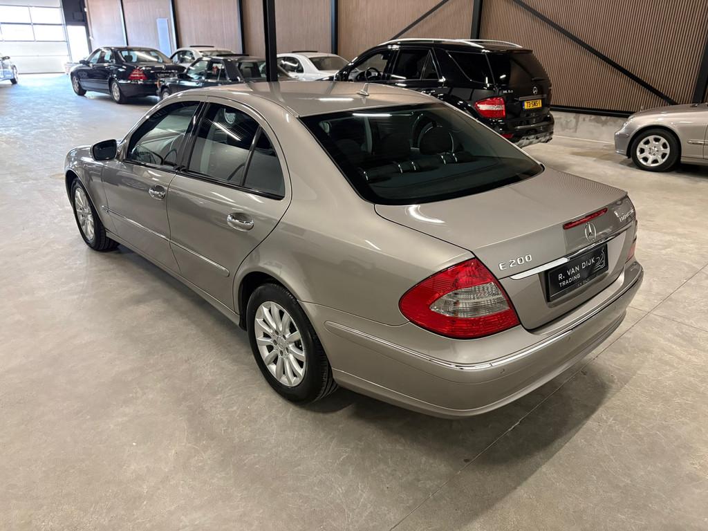 Mercedes-Benz E-klasse 200 K. Elegance Automaat W211 Facelif, Auto's, Mercedes-Benz, Automaat, Gebruikt, Zwart, 4 cilinders