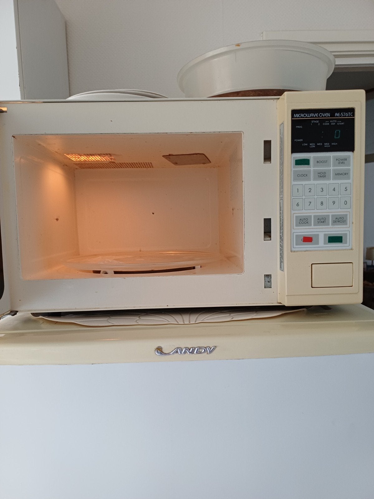 Hele inboedel, oma's huis moet leeg., Ophalen