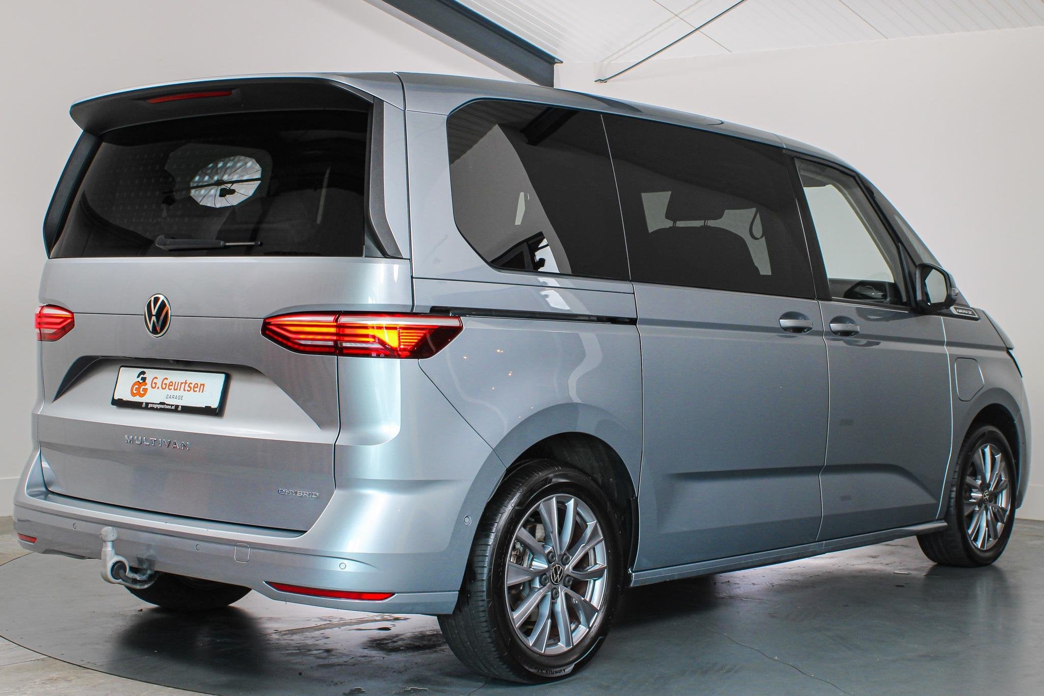 Volkswagen Multivan 1.4 eHybrid L1H1 Style Panoramadak, Trek, Gebruikt, Euro 6, 2077 kg, 7 stoelen