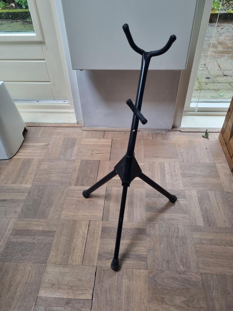 Zwarte standaard voor blaasinstrument, Ophalen