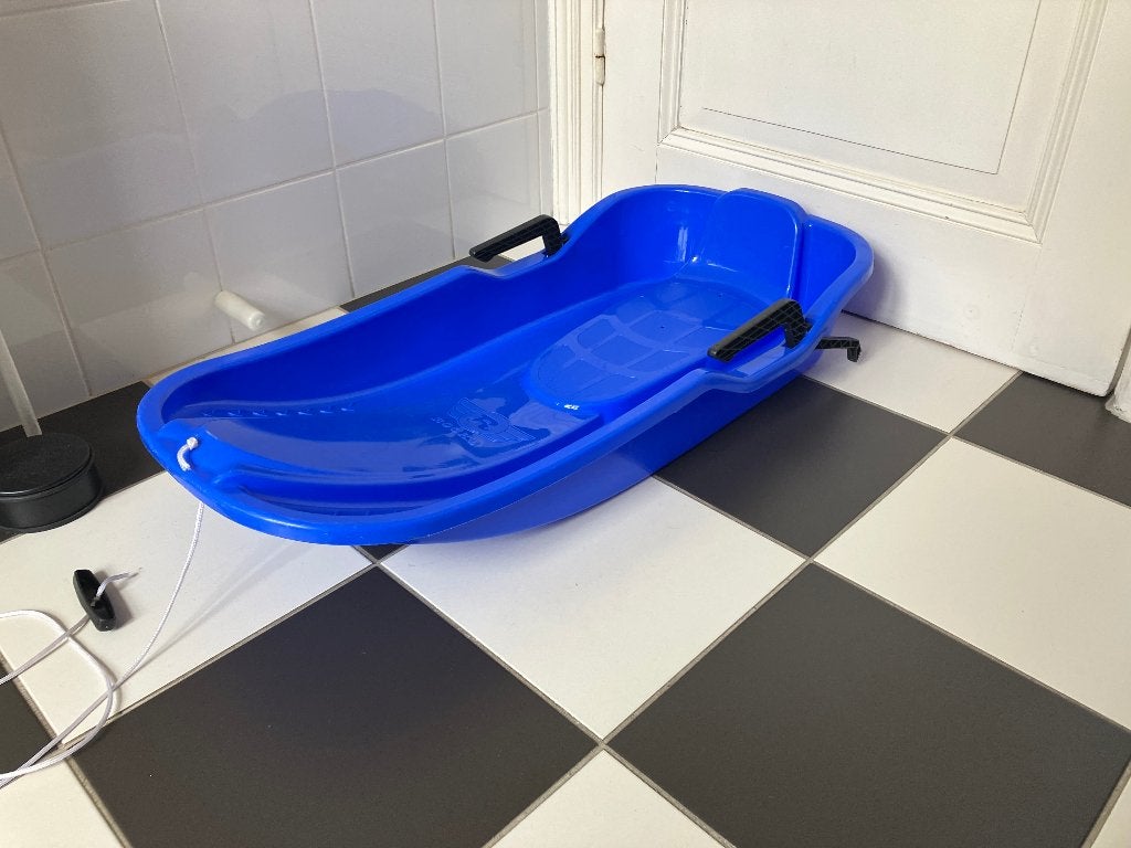 Goede kunststof slee met remmen 90 cm - met trekkoord, Ophalen, Rem, Zo goed als nieuw, Kunststof