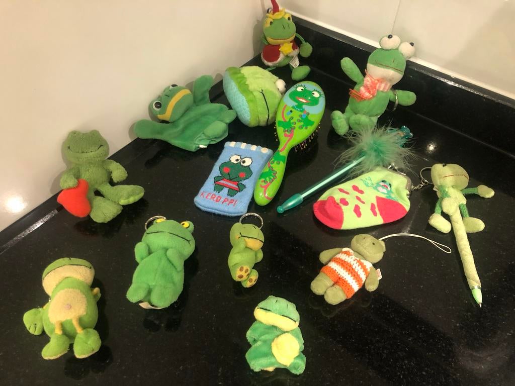 Grote verzameling kikkers: beeldjes, knuffels en meer!, Ophalen of Verzenden, Gebruikt, Reptiel of Amfibie, Beeldje of Figuurtje