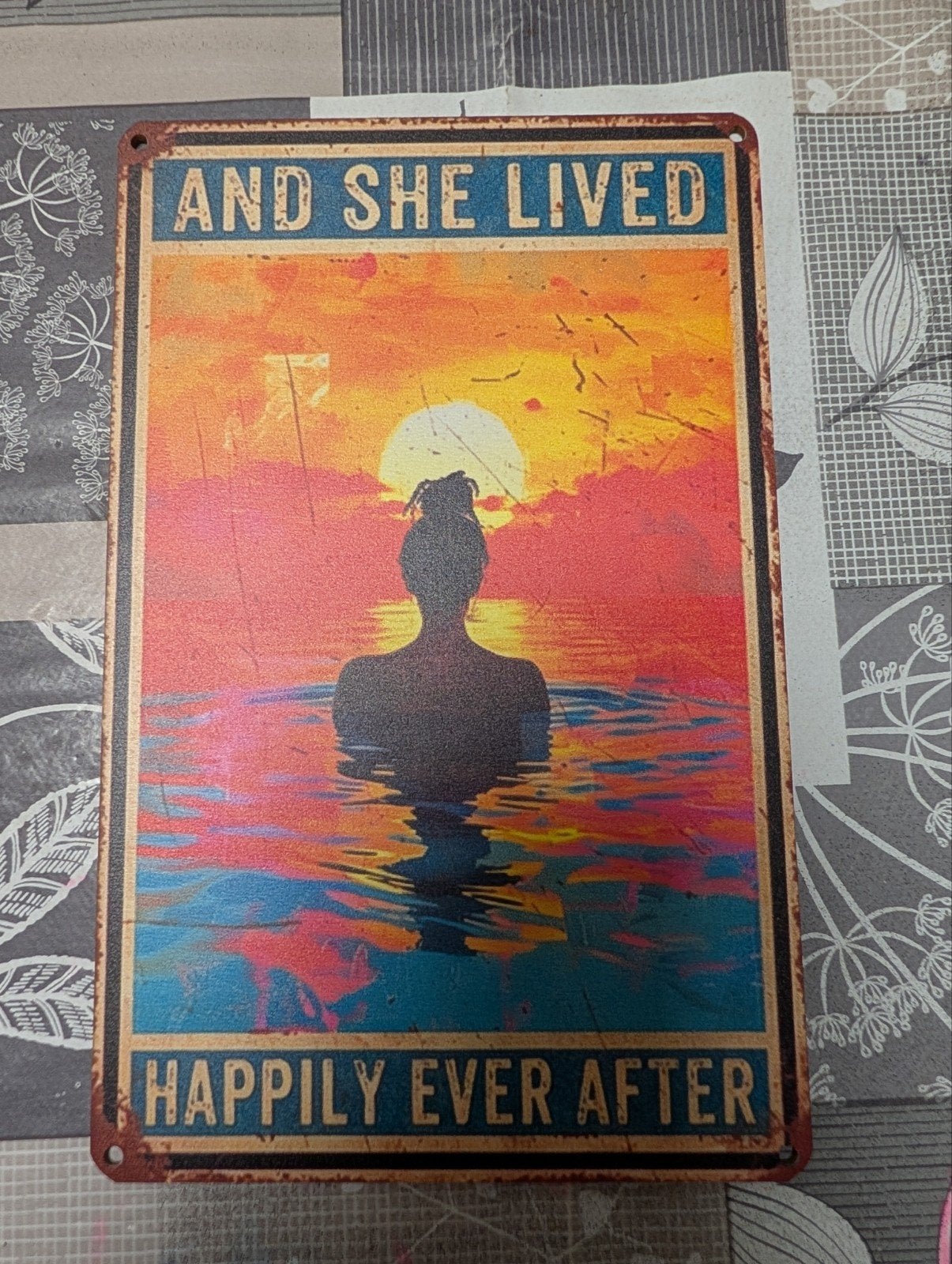 Vintage metalen wandbord 'Happily Ever After' - Kleurrijk, Metaal, Ophalen of Verzenden, Zo goed als nieuw, Reclamebord