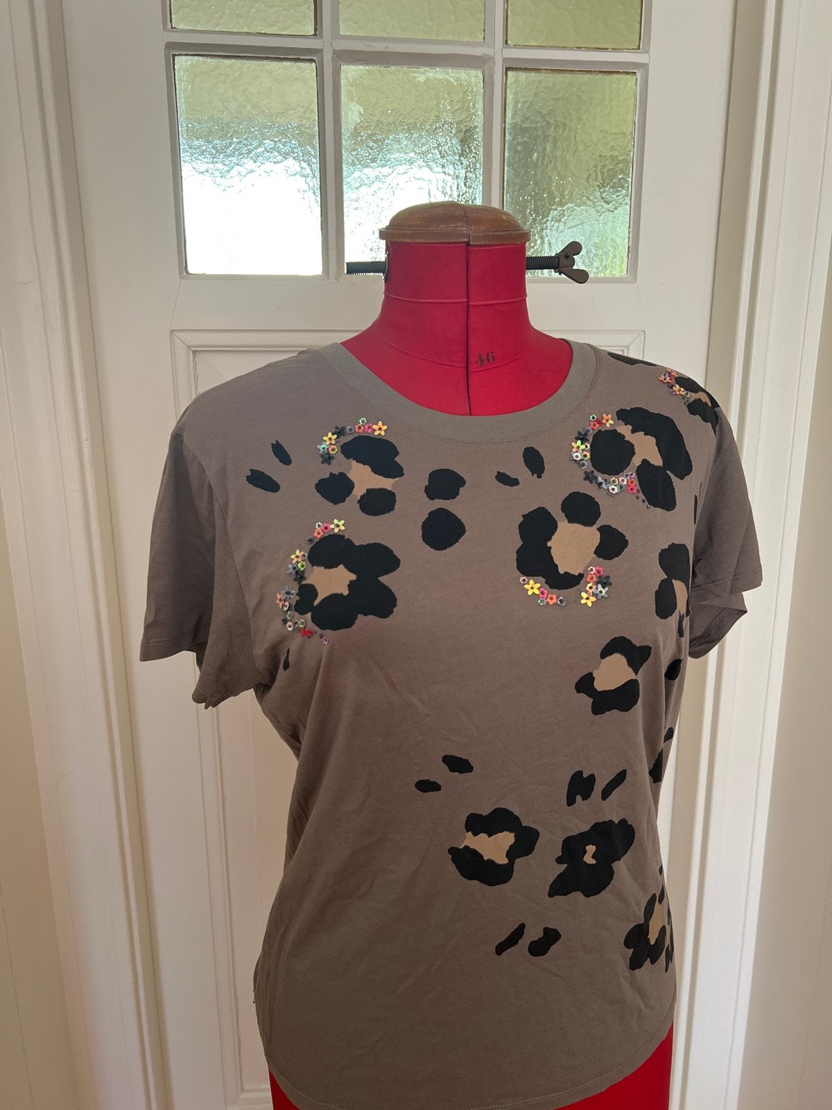 Marc Cain Sports T-shirt met luipaardprint en pailletten, Bruin, Maat 42/44 (L), Ophalen of Verzenden, Zo goed als nieuw