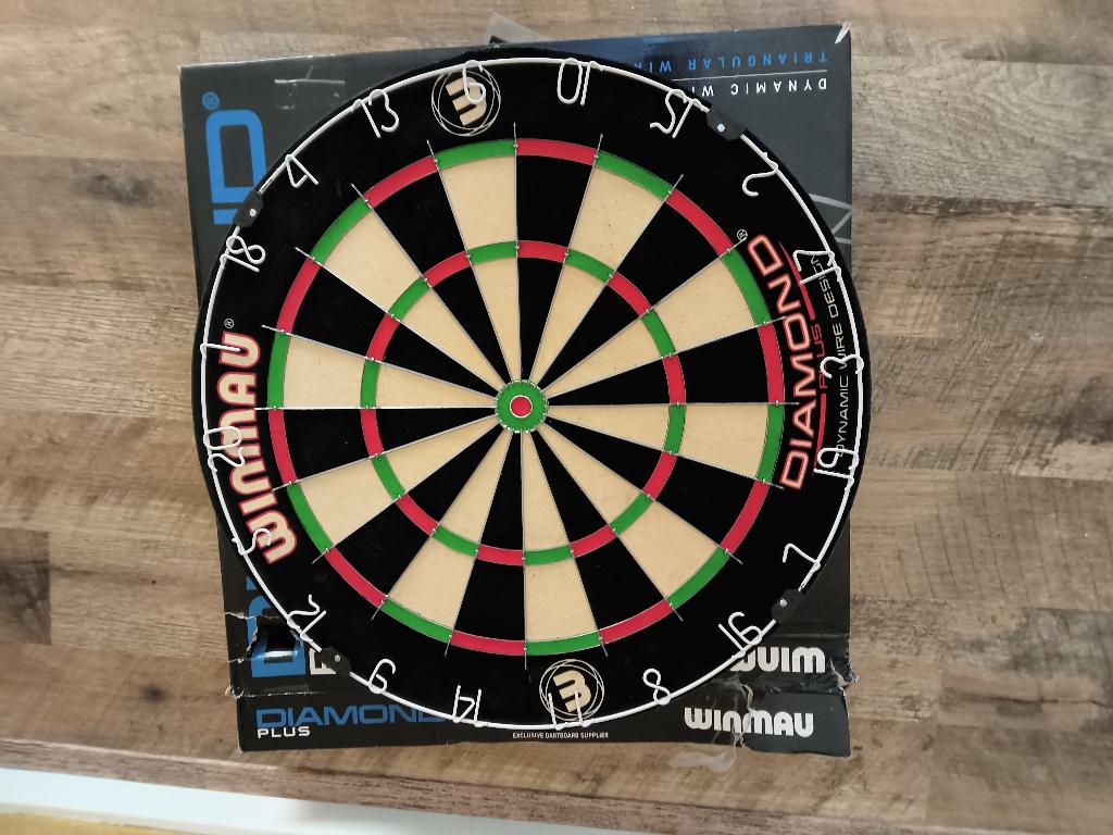 Nieuw Dartbord + 23 gram winmau pijlen, Ophalen, Nieuw, Dartbord