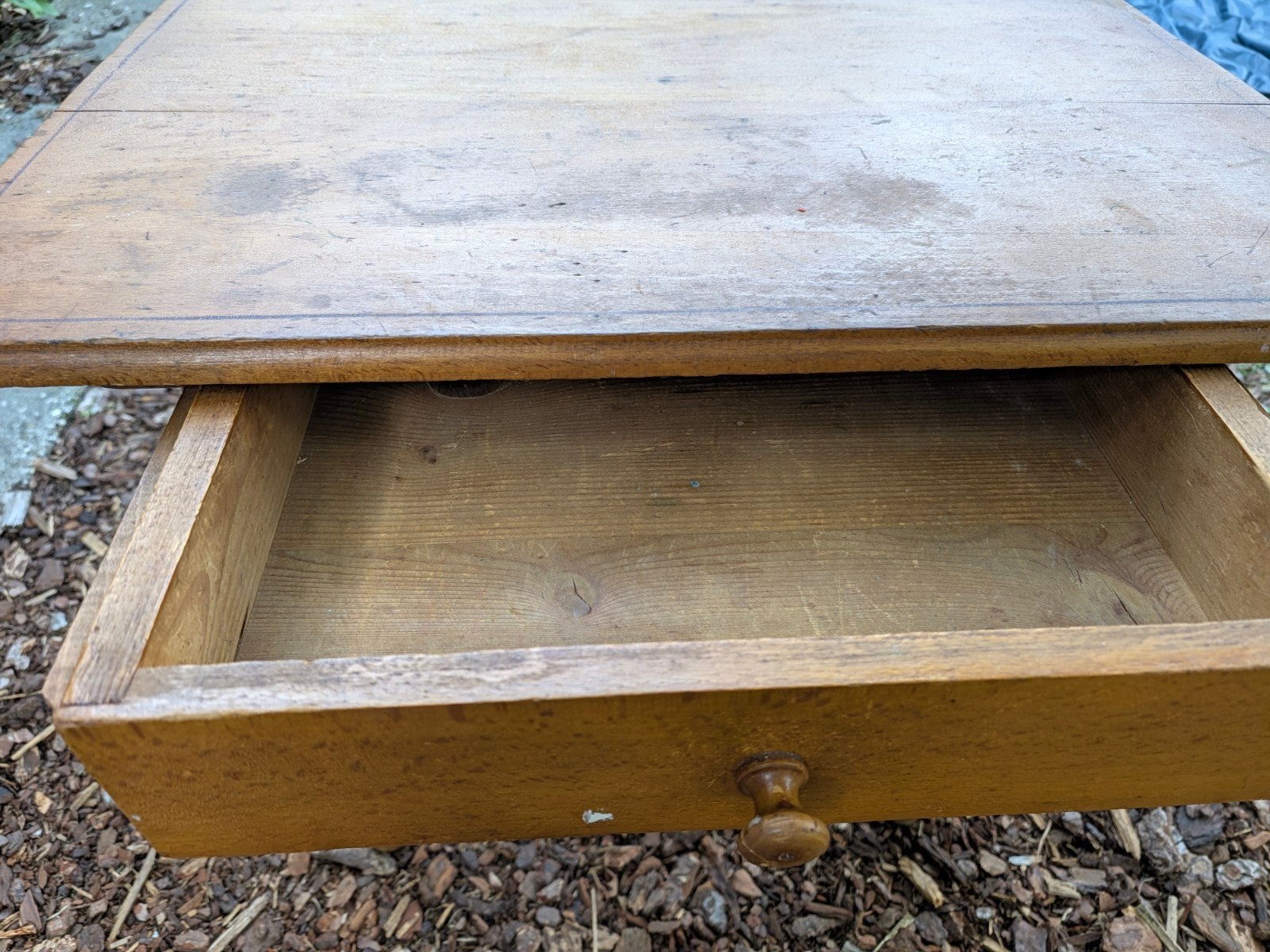Oud houten kinderbureau voor peuter/kleuter (70x45 cm), Kinderen en Baby's, Ophalen, Gebruikt, Tafel(s)
