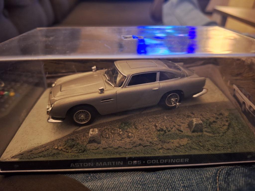 Aston Martin DB5 Goldfinger schaalmodel, Hobby en Vrije tijd, Modelauto's | 1:43, Ophalen of Verzenden