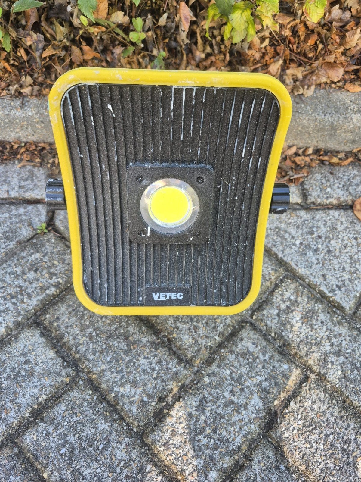 VETEC LED Bouwlamp / Werkspot - Draagbaar en Oplaadbaar, Ophalen, Gebruikt, Minder dan 50 watt, Lamp met armatuur