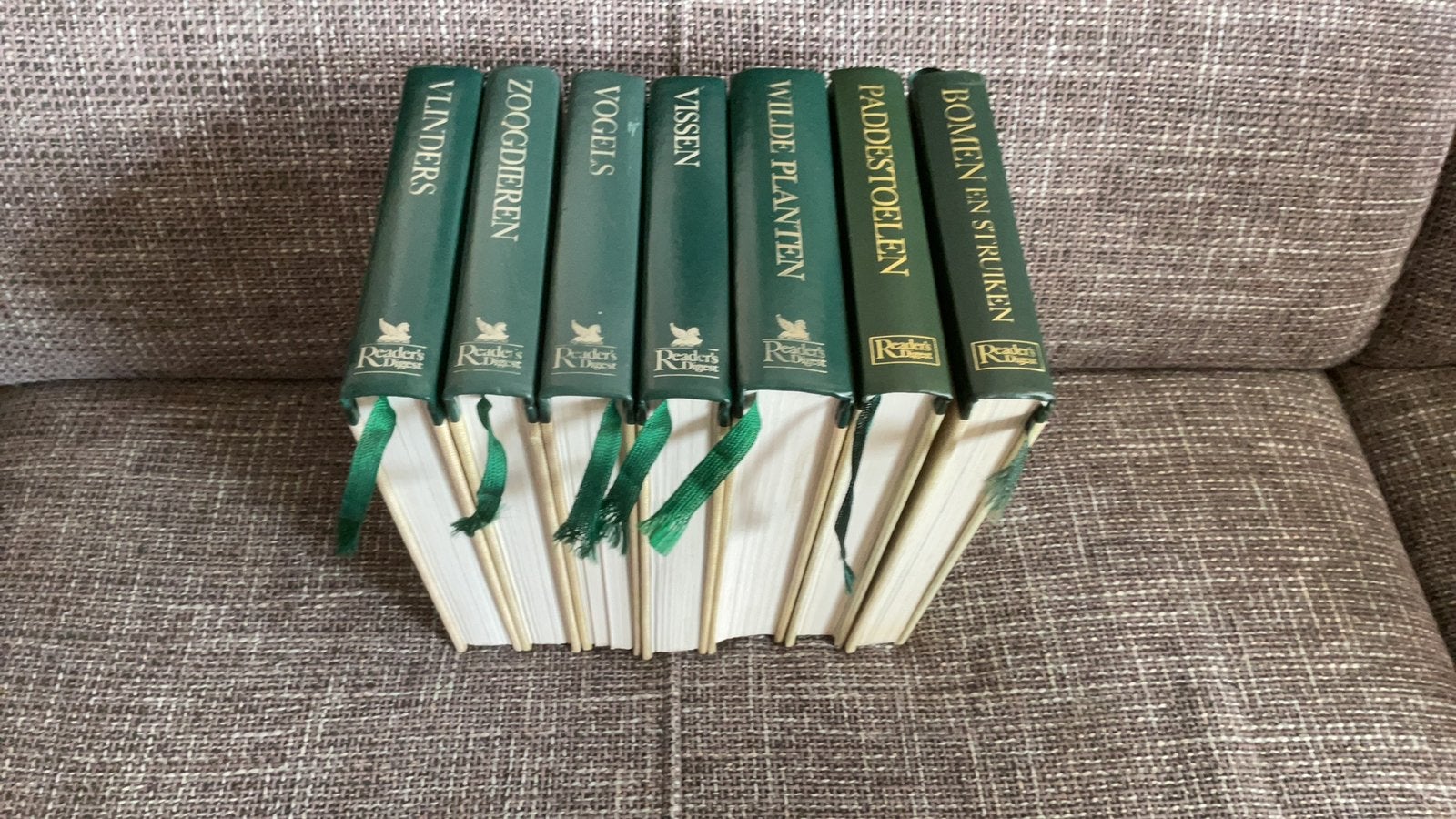 4 series Natuurgidsen  MOOI €47.50 per serie, Ophalen of Verzenden, Gelezen