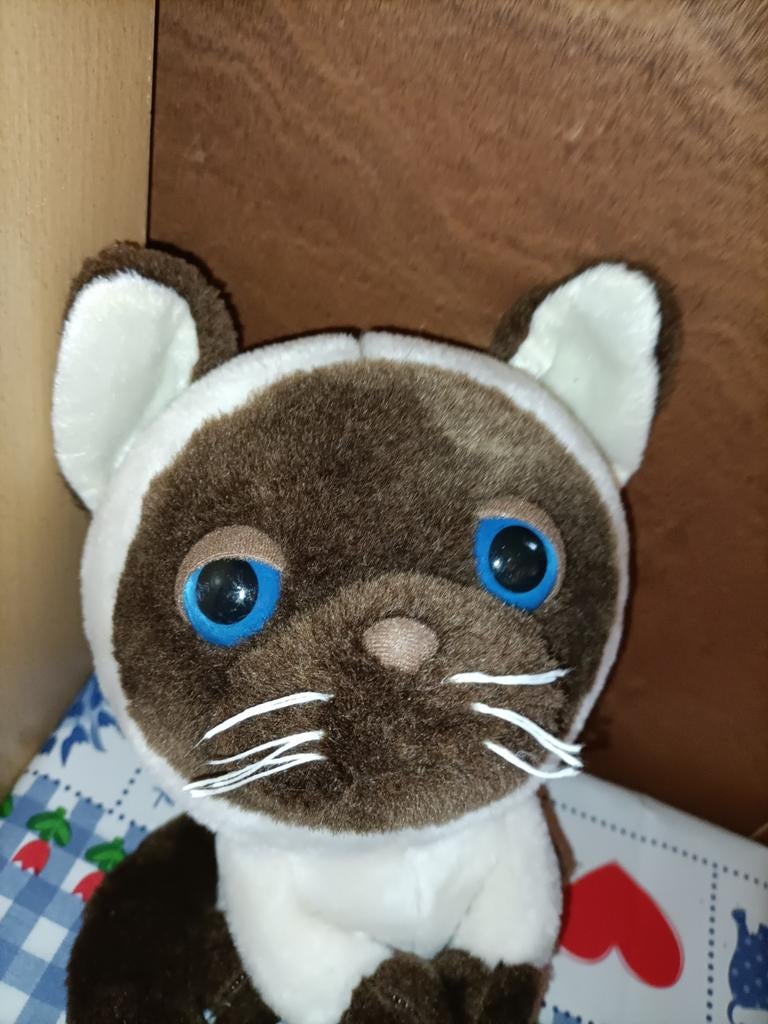 Siamees knuffel kat Artlist 24 cm met blauwe ogen, Ophalen of Verzenden, Zo goed als nieuw