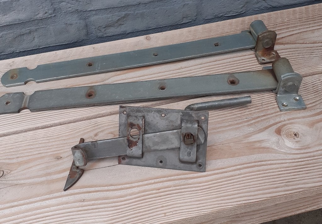 Schuttingdeur schanieren en klink !!, Ophalen of Verzenden, Gebruikt, Slot