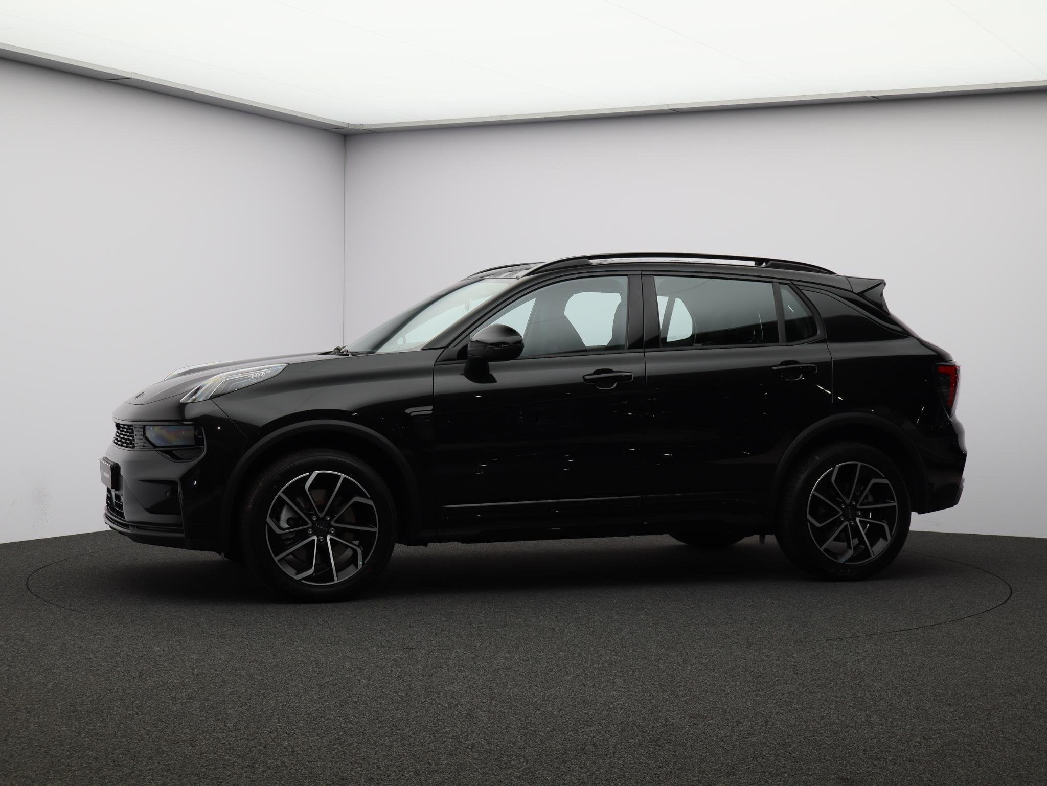 Lynk & Co 01 1.5 Core VOORRAADACTIE! € 43145.- VOOR € 36, Euro 6, 4 cilinders, Alcantara, Zwart
