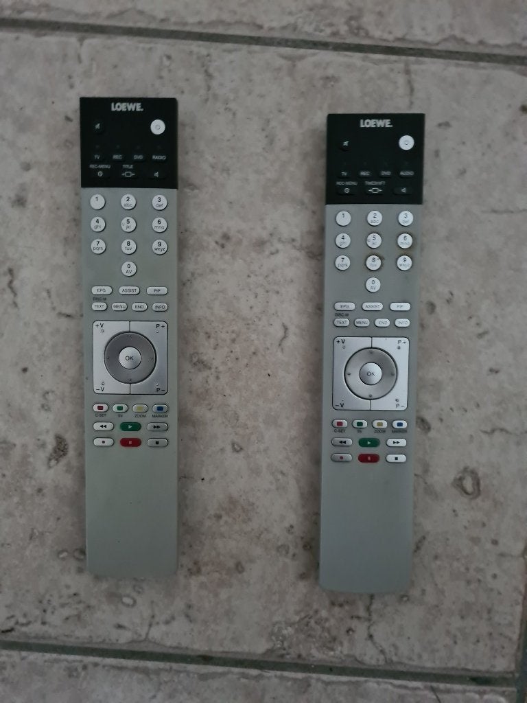 2 originele loewe assist 2 afstandsbedieningen, Ophalen of Verzenden, Gebruikt, Origineel