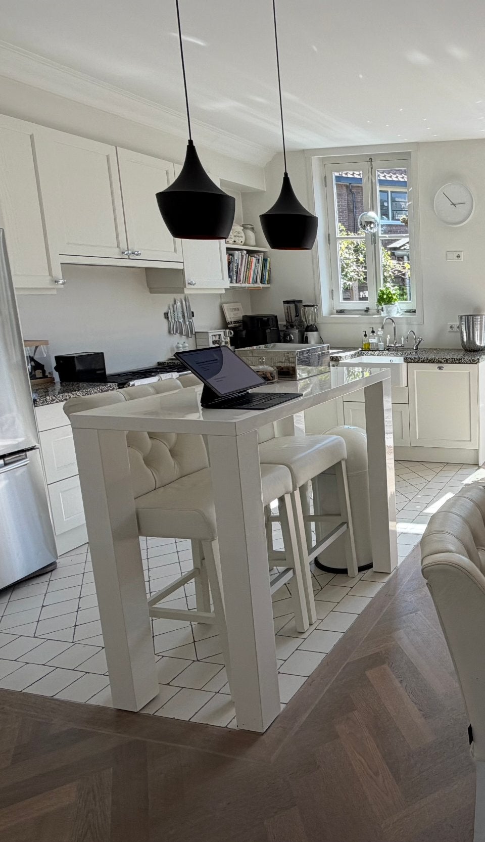 Witte bartafel  - perfect voor kleine ruimte, Ophalen, Overige materialen, Gebruikt, 100 tot 150 cm