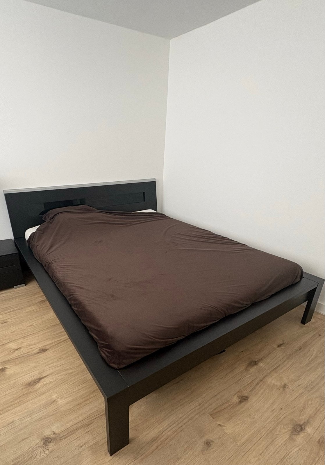 Gratis af te halen: Comfortabel logeerbed met matras, Ophalen, Gebruikt, Zwart, Tweepersoons
