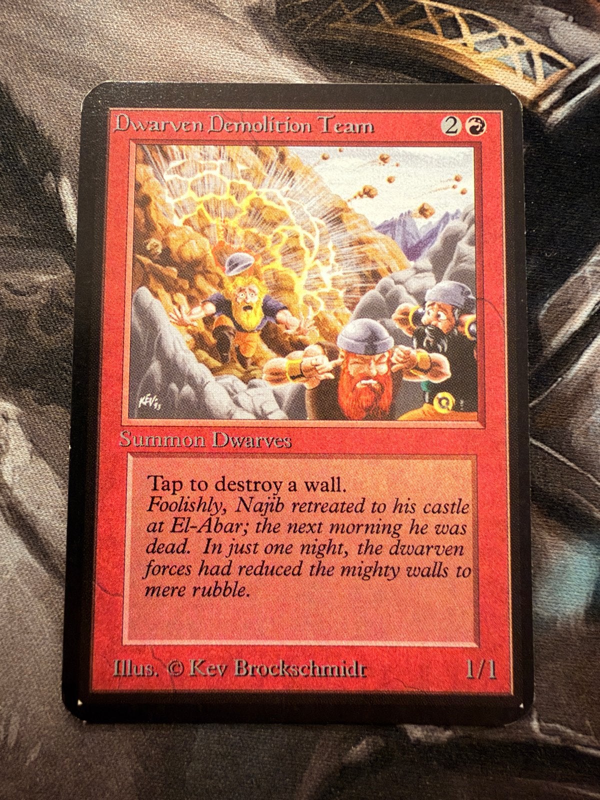 Magic: The Gathering - Dwarven Demolition Team (Alpha), Ophalen of Verzenden, Zo goed als nieuw, Losse kaart