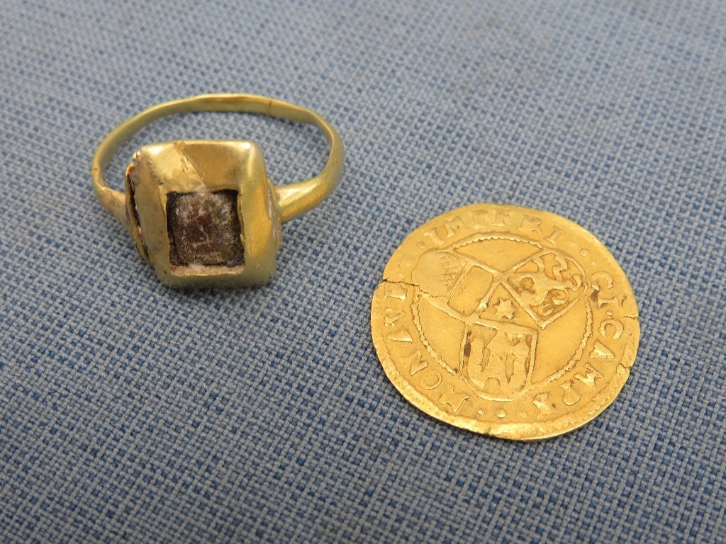Middeleeuwen - Gouden ring - 14e eeuw - bodemvondst, Ophalen of Verzenden, Goud, Ring