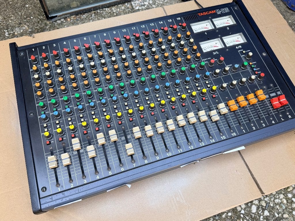Tascam M-216 mengpaneel, Muziek en Instrumenten, Mengpanelen, Ophalen, Gebruikt, 10 tot 20 kanalen, Microfooningang