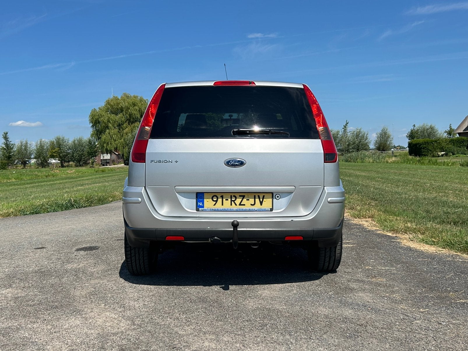 Ford Fusion 1.4 16V Futura 2005 airco trekhaak hoge instap, Voorwielaandrijving, 40 €/maand, Zwart, Metallic lak