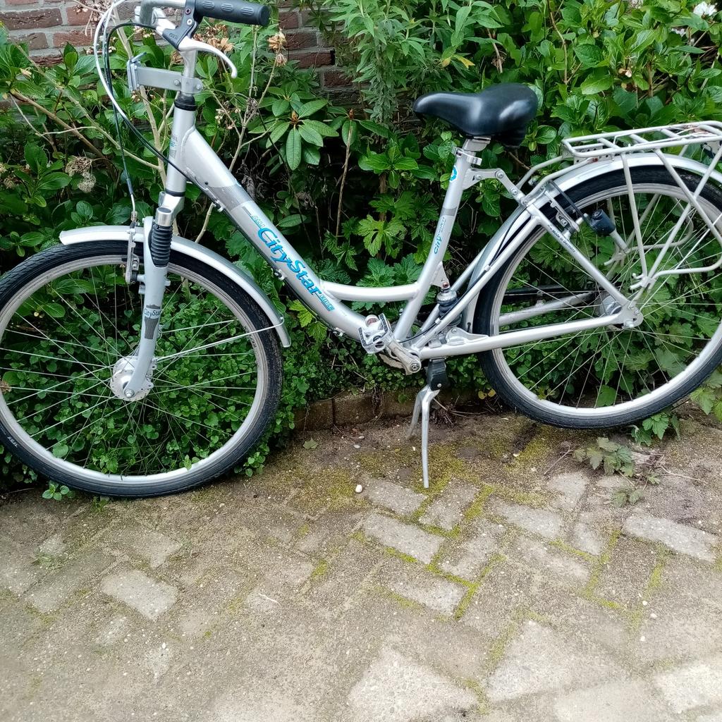 Diverse fietsen en dragers met kleine gebreken, Fietsen en Brommers, Fietsen | Dames | Damesfietsen, Ophalen, Gebruikt, Overige merken