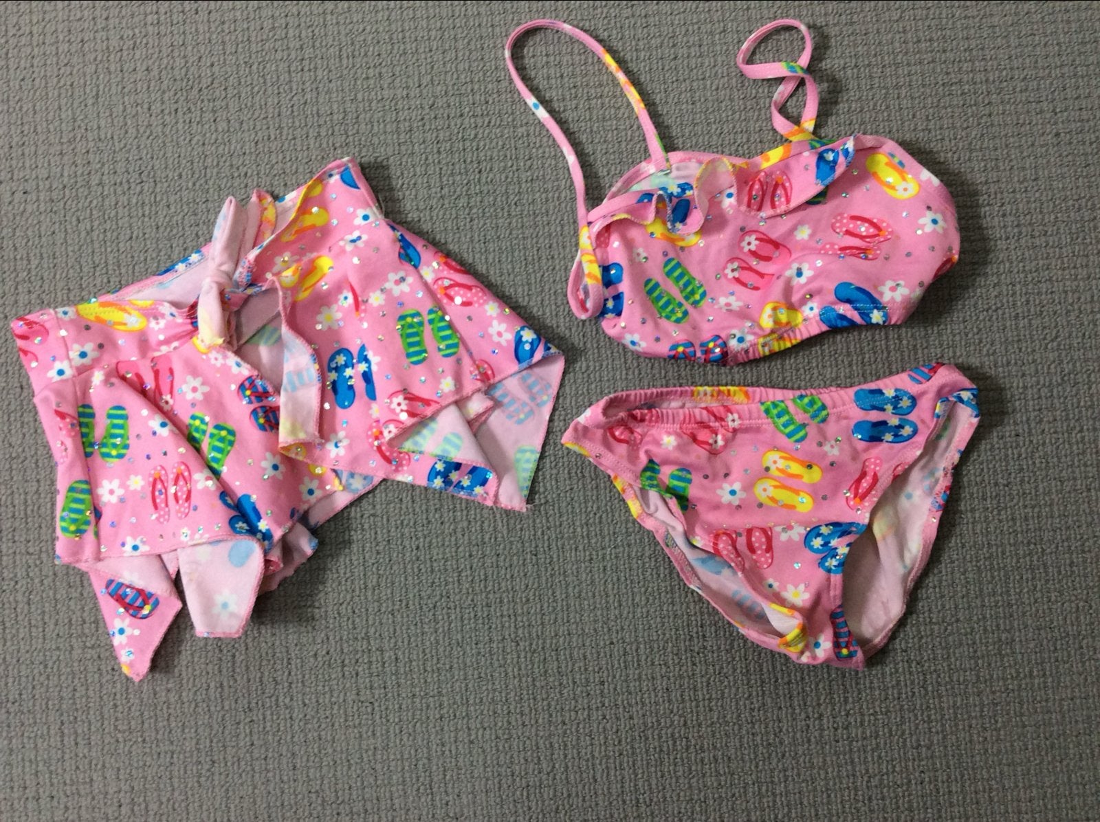 Leuke Roze Bikini met Slippersprint - Maat 116/122 3 Delig, Ophalen of Verzenden, Zo goed als nieuw, Meisje, Sport- of Zwemkleding