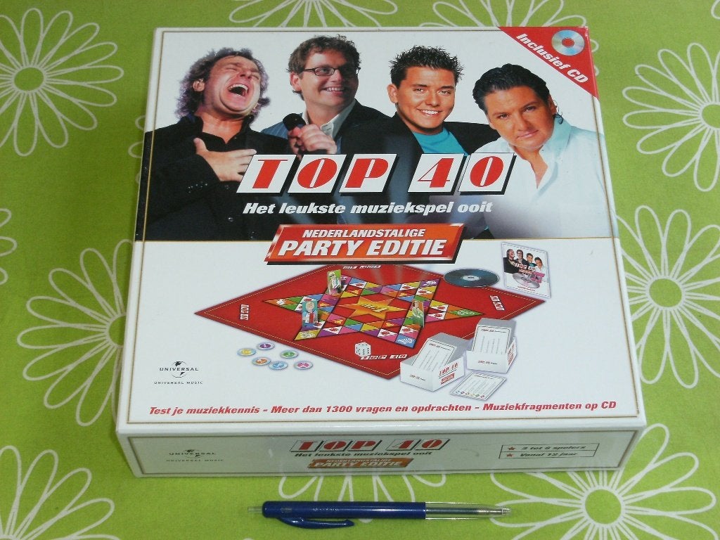 Top 40 muziekspel - Nederlandstalige party editie, Hobby en Vrije tijd, Een of twee spelers, Ophalen of Verzenden, Zo goed als nieuw