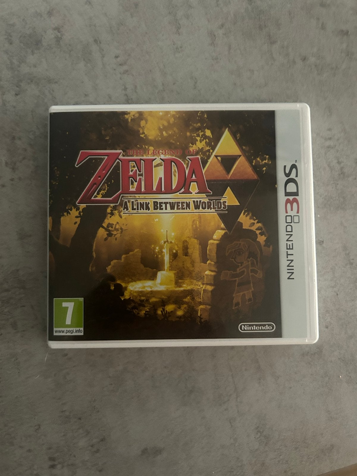 The Legend of Zelda: A Link Between Worlds (Nintendo 3DS), Avontuur en Actie, 1 speler, Ophalen of Verzenden, Zo goed als nieuw