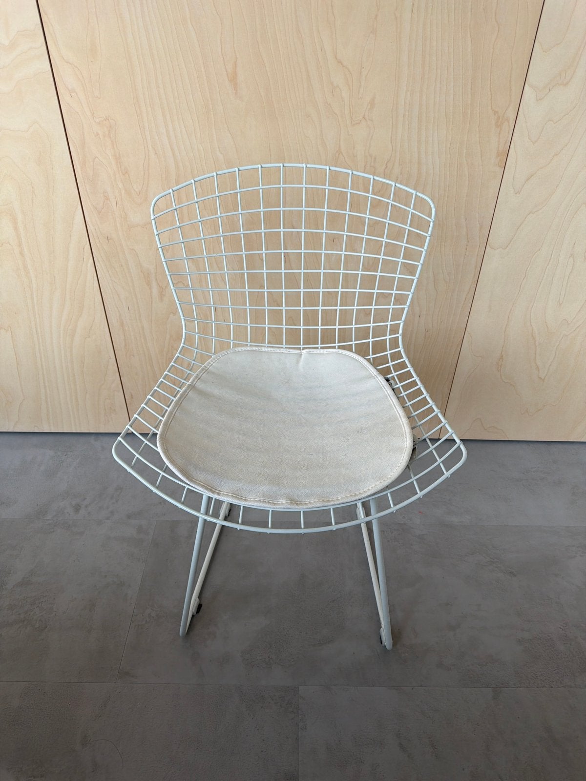Witte draadstoel met kussen - Modern design, Ophalen, Gebruikt, Wit, Metaal