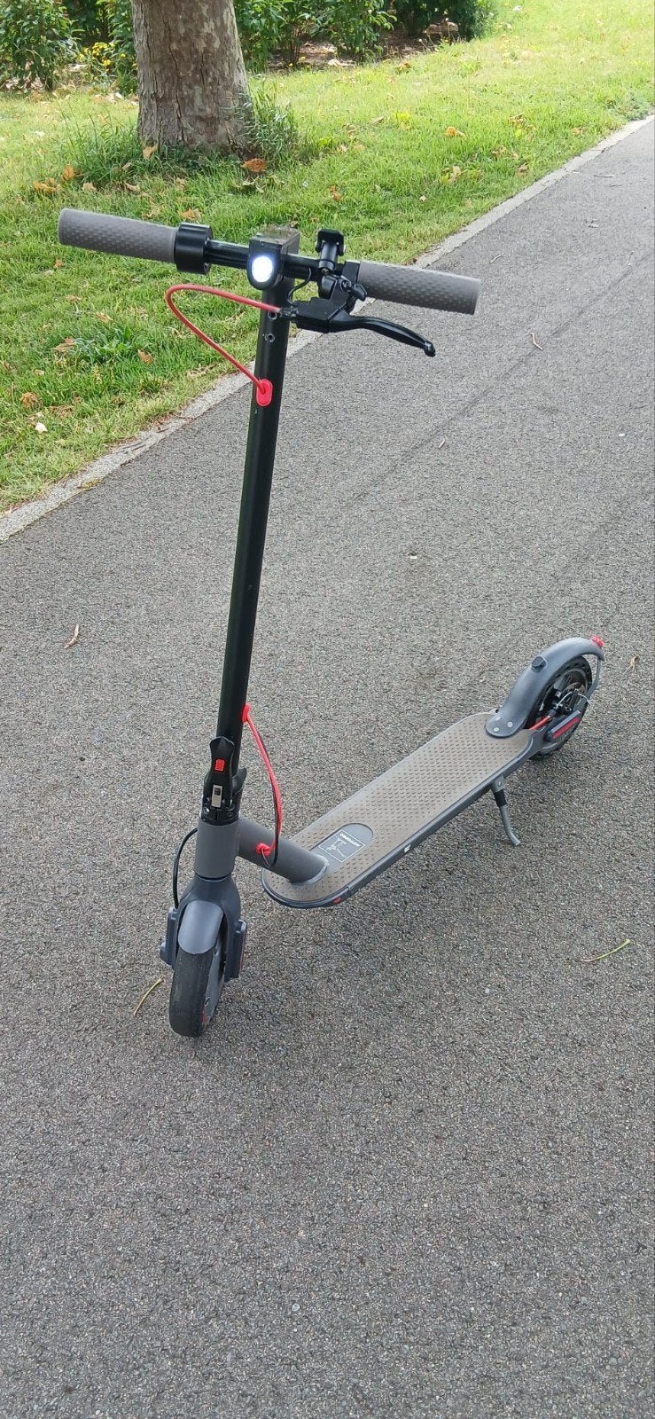 Elektrische step met oplader - Zo goed als nieuw, Ophalen of Verzenden, Zo goed als nieuw, Elektrische step (E-scooter), Onbekend