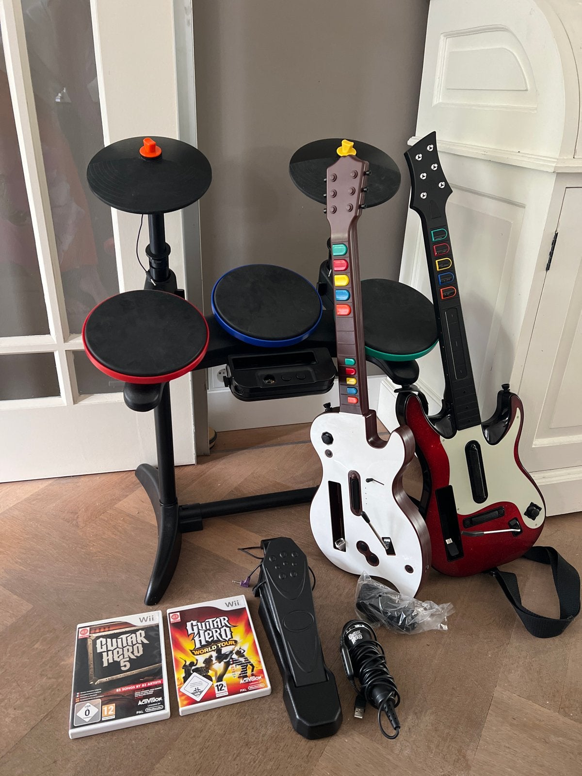 Guitar Hero Band Set voor Wii - Compleet met 2 games, Muziek, Gebruikt, Eén computer, Ophalen of Verzenden
