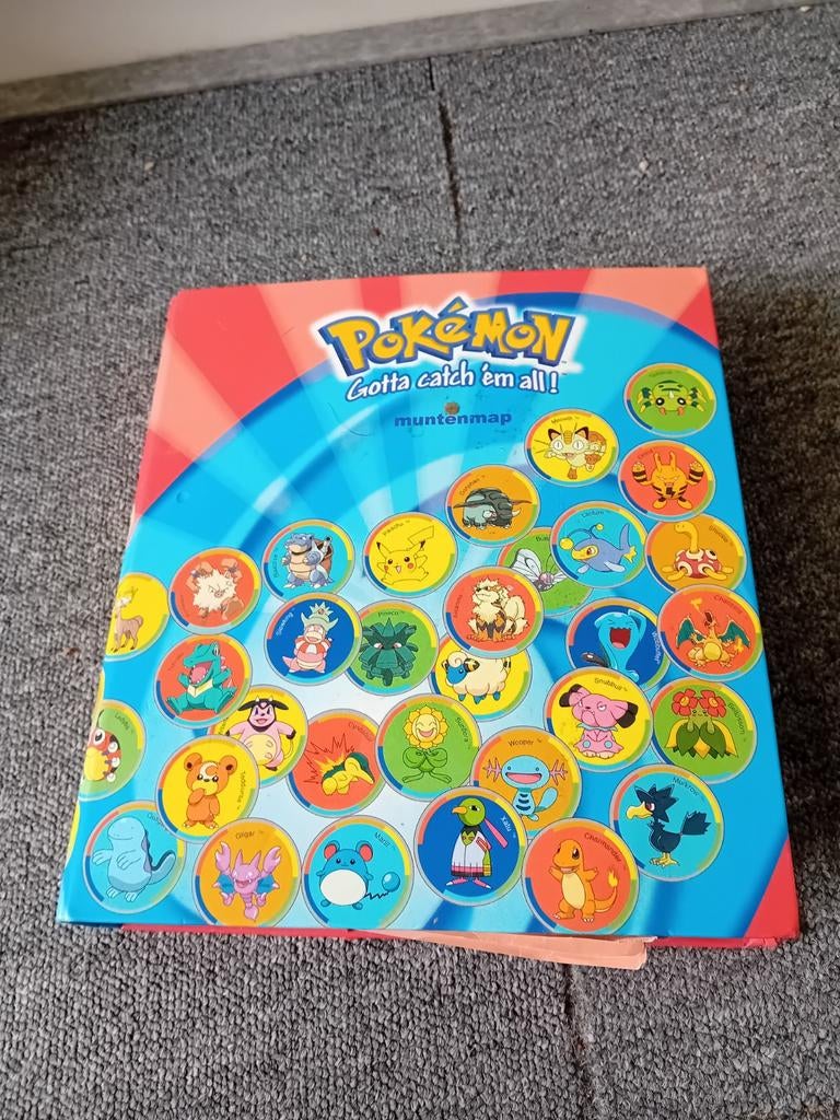 Pokemon Muntenmap Serie 1 en 2 Super de Boer 90 munten, Verzamelen, Flippo's, Pokemon, Met verzamelmap(pen), Ophalen of Verzenden