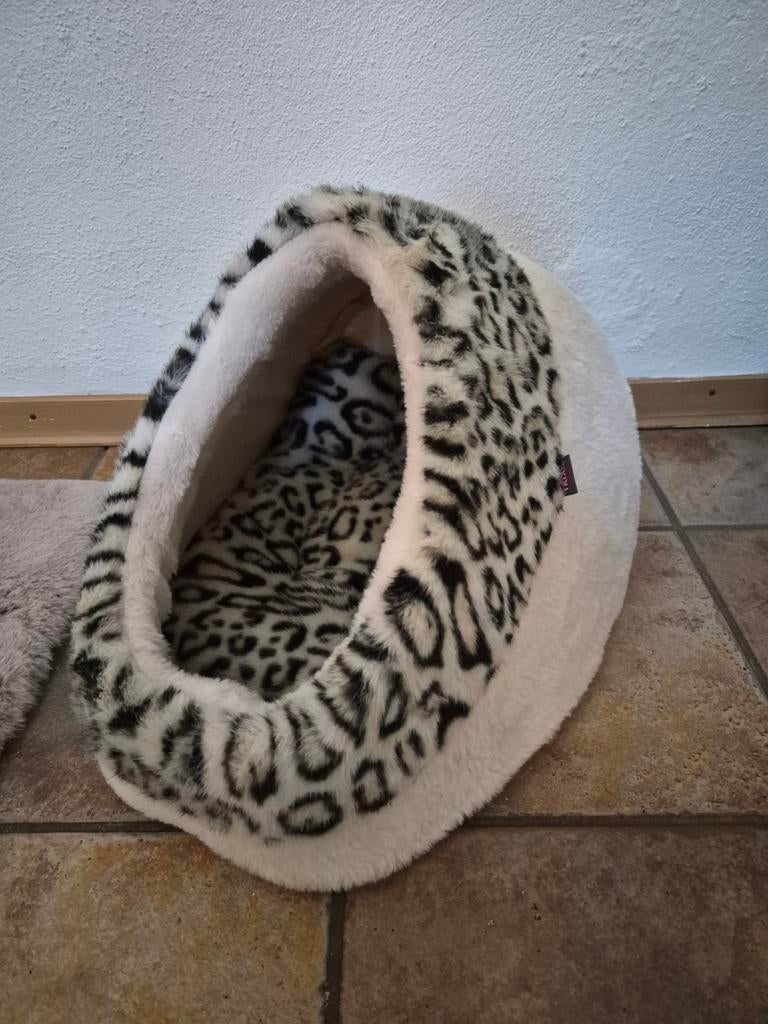 Kattenmand Iglo Trixie - Soft Pluche Panterprint - 35x41x26, Dieren en Toebehoren, Kattenmanden, Ophalen of Verzenden, Nieuw, Pluche
