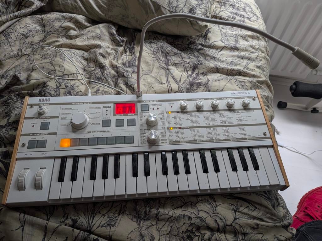 Korg microKORG S Synthesizer/Vocoder, Muziek en Instrumenten, Synthesizers, Gebruikt, Korg, Met midi-aansluiting, Overige aantallen