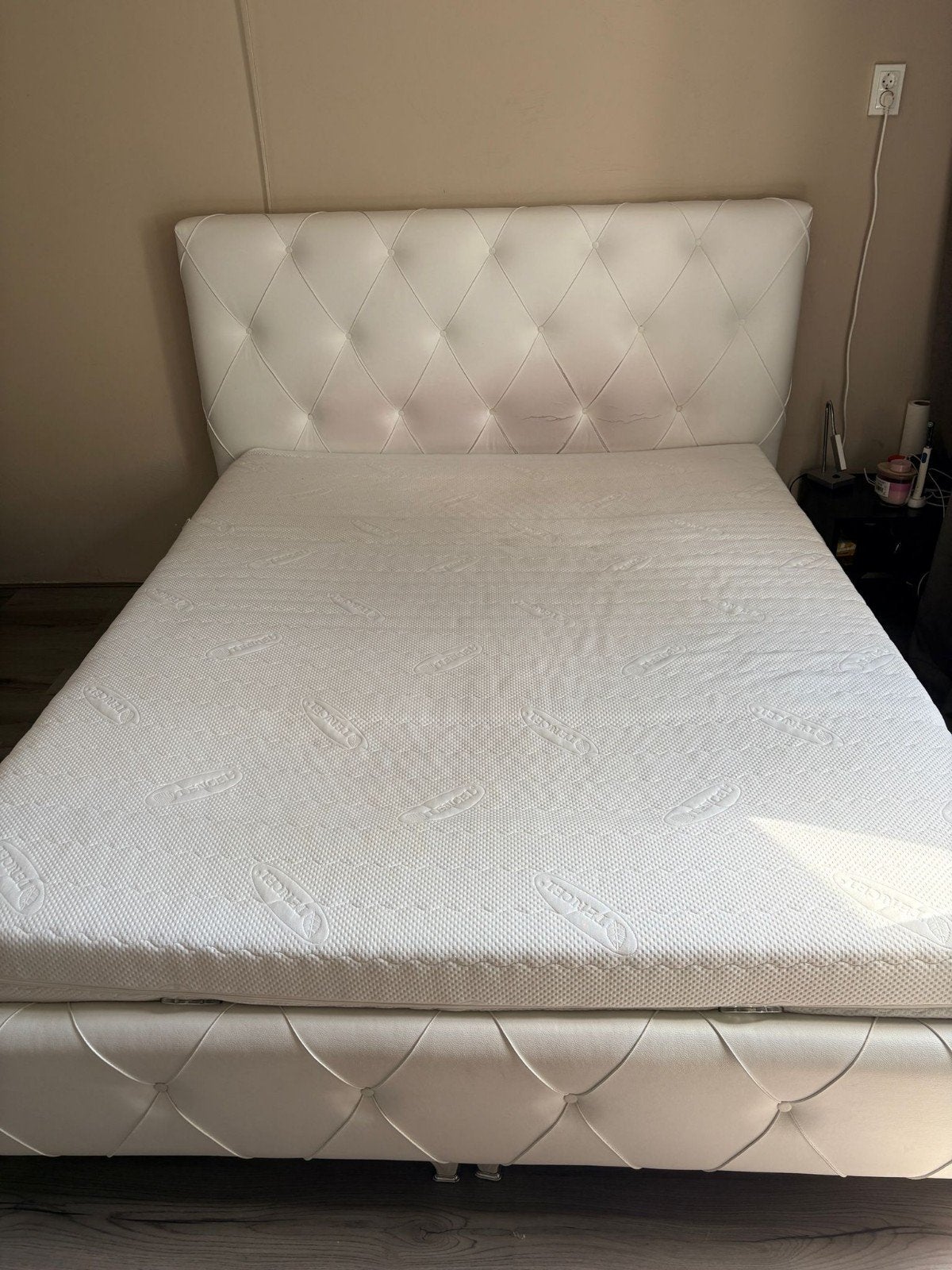 Boxspring Bed 200x180 - Wit met opbergruimte, Gebruikt, Wit, Modern met opbergruimte, Tweepersoons